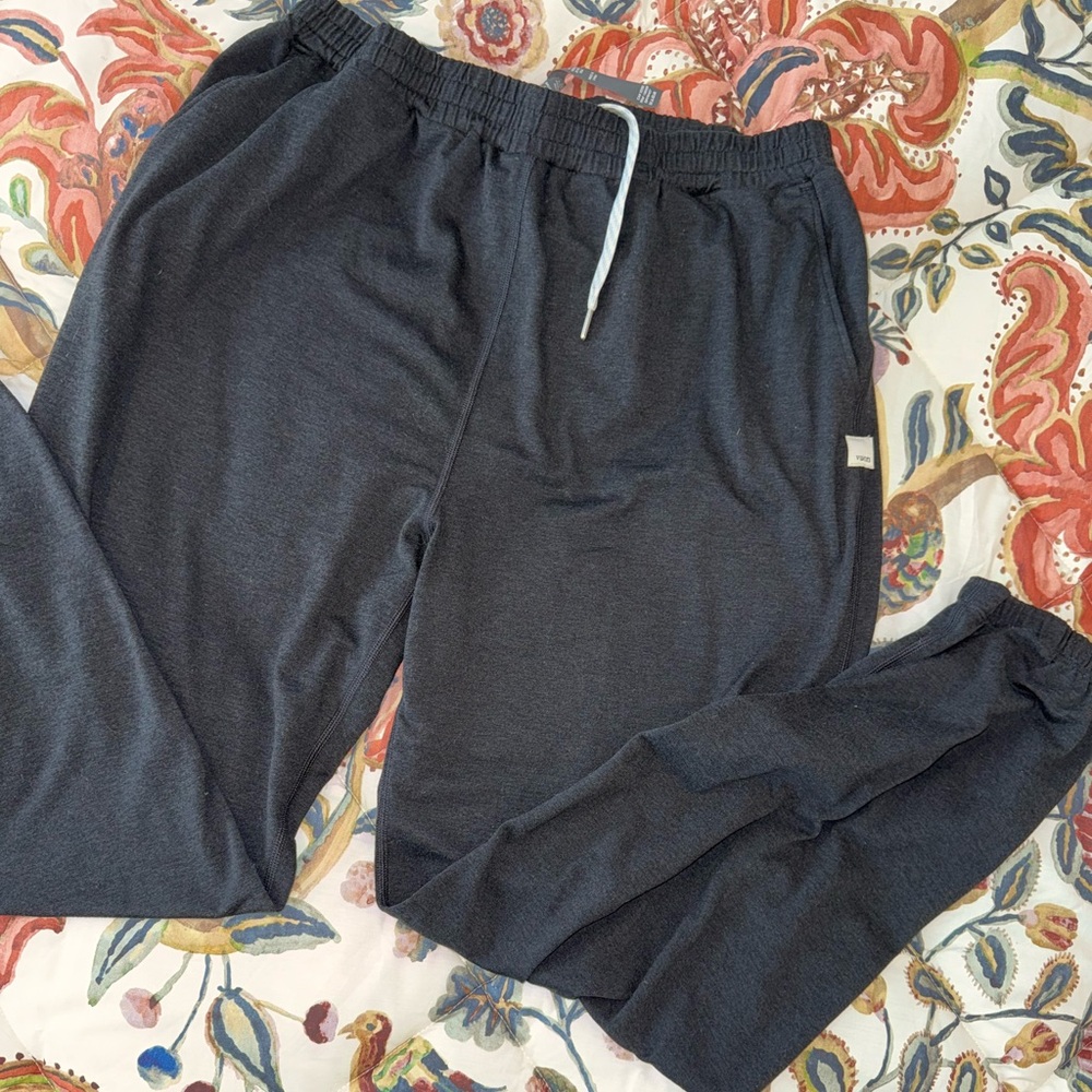 Vuori Women’s boyfriend sweatpants joggers black heather Medium